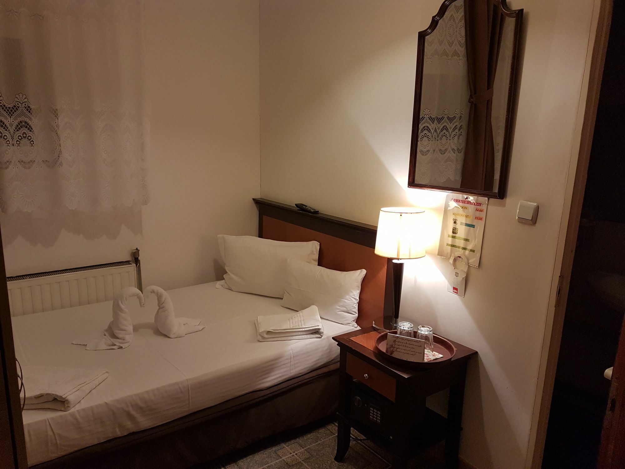 Hostel Litovoi Букурещ Екстериор снимка