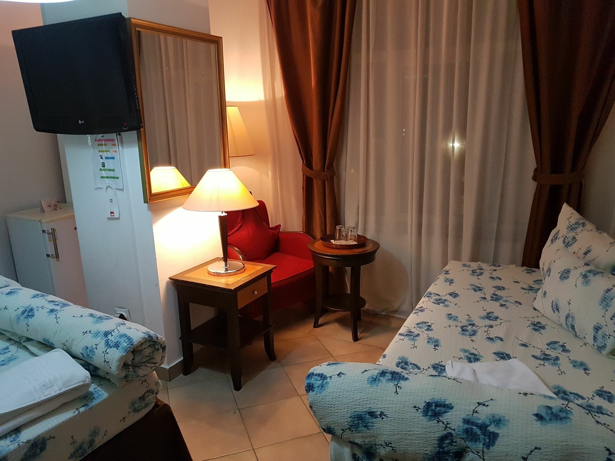 Hostel Litovoi Букурещ Екстериор снимка